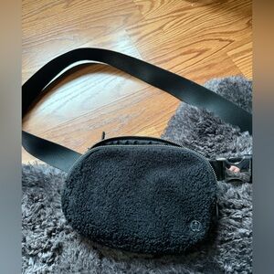 Lululemon Everywhere Black Sherpa Crossbody Belt Bag
